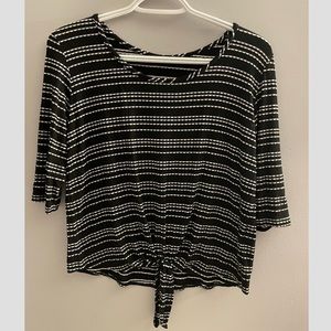 Kim & Cami Womens 3/4 sleeve top - Medium - black and white stripes